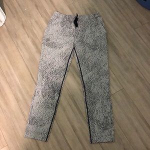 Women’s lululemon crop pants